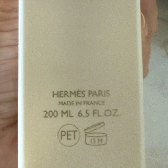 Hermes Un Jardin Sur Le Nil Body Lotion - White and Yellow - Picture 2 of 3